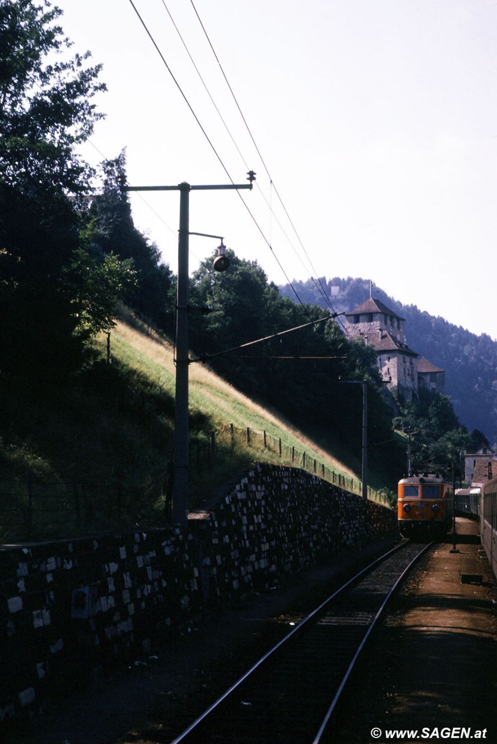 Bahn bei der Schattenburg in Feldkirch