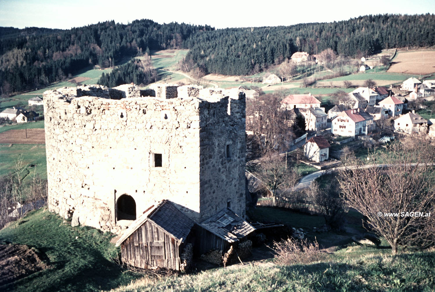 Batterieturm Burgruine Waxenberg