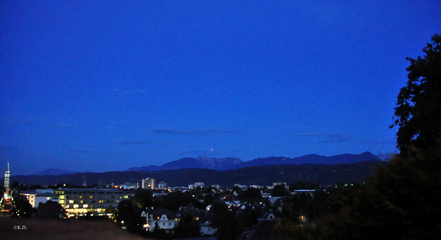 Beginn der Mondfinsternis in Klagenfurt