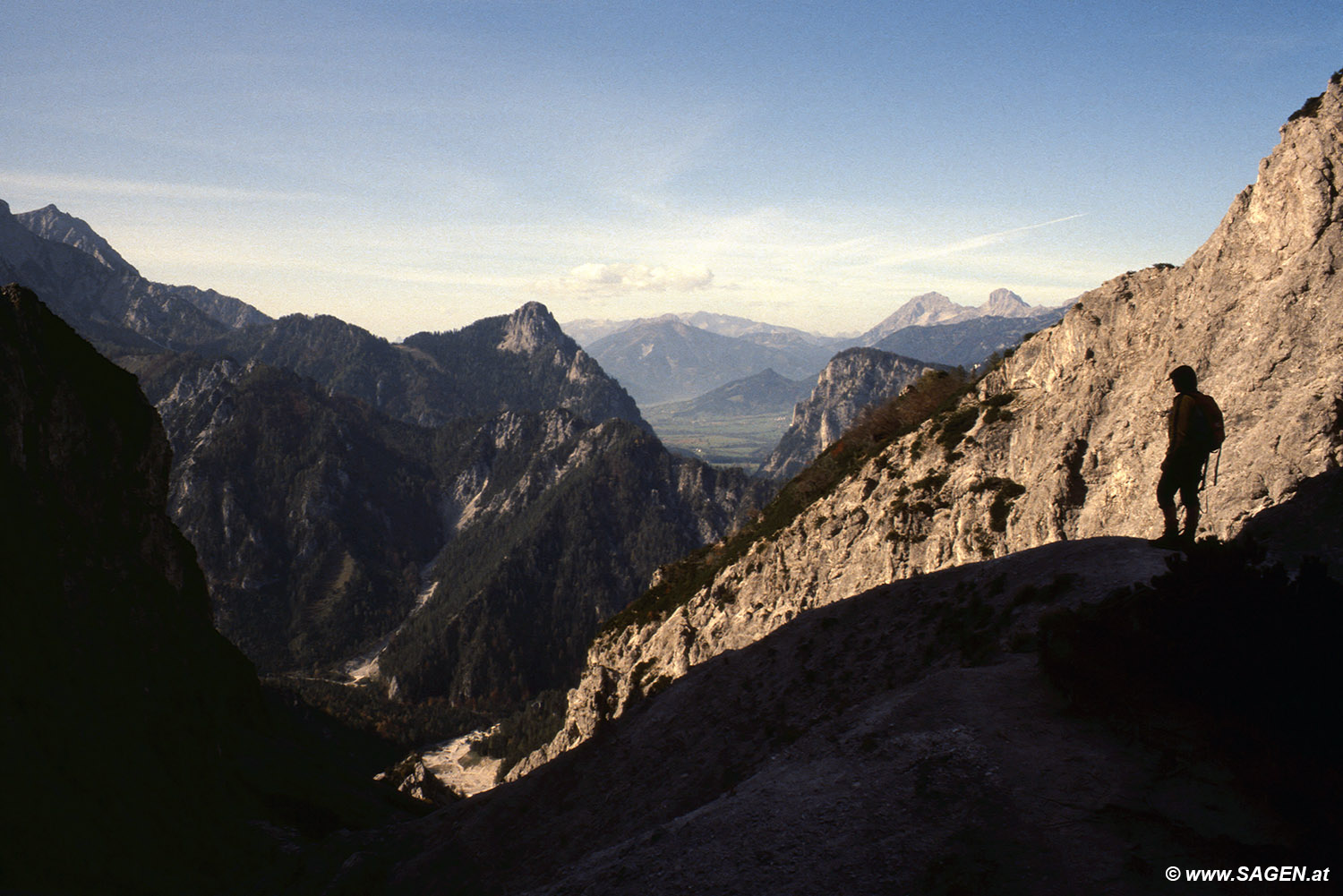 Beim Bergwandern in den Alpen