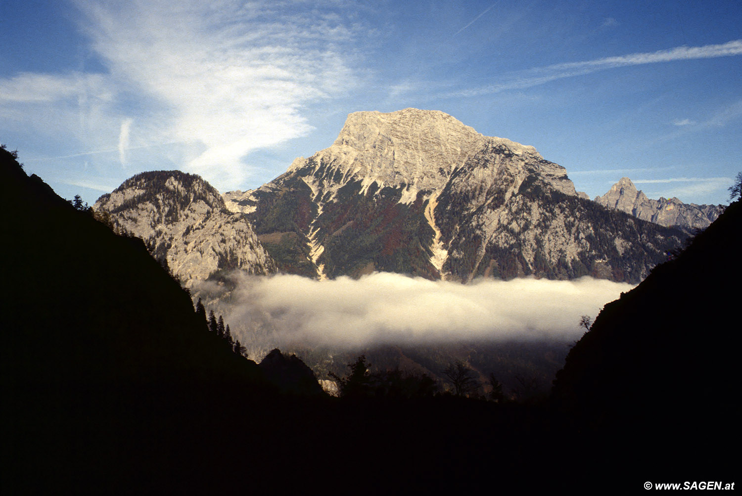 Beim Bergwandern in den Alpen