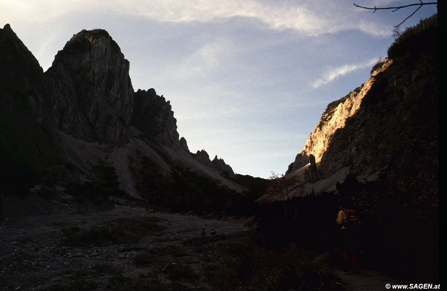 Beim Bergwandern in den Alpen