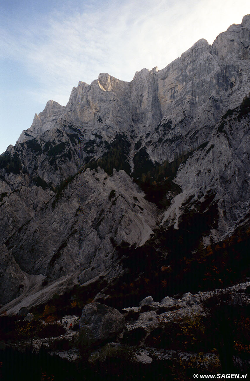 Beim Bergwandern in den Alpen