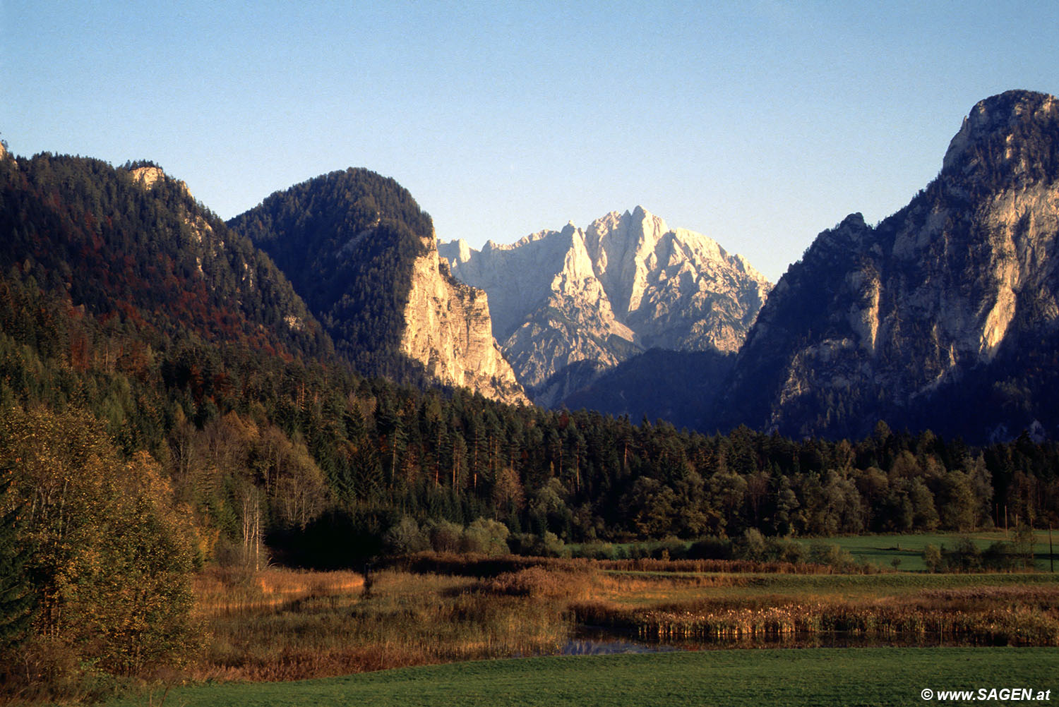 Beim Bergwandern in den Alpen