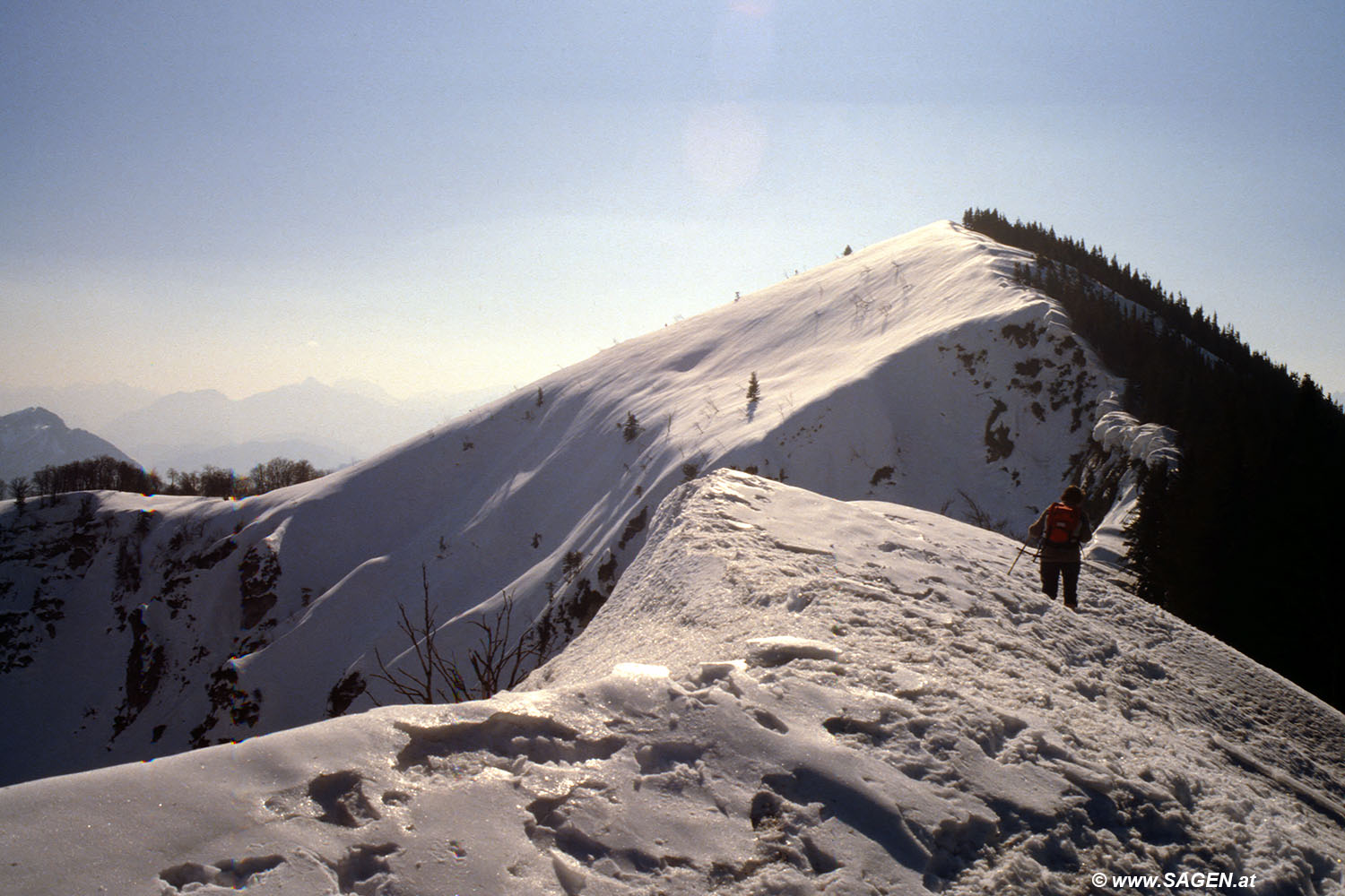 Beim Bergwandern in den Alpen