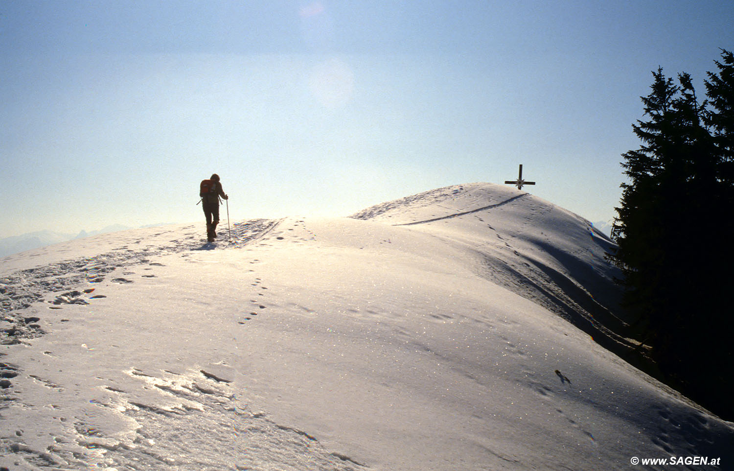 Beim Bergwandern in den Alpen