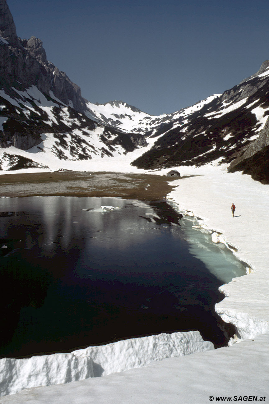 Beim Bergwandern in den Alpen