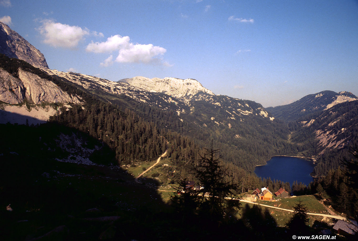 Beim Bergwandern in den Alpen