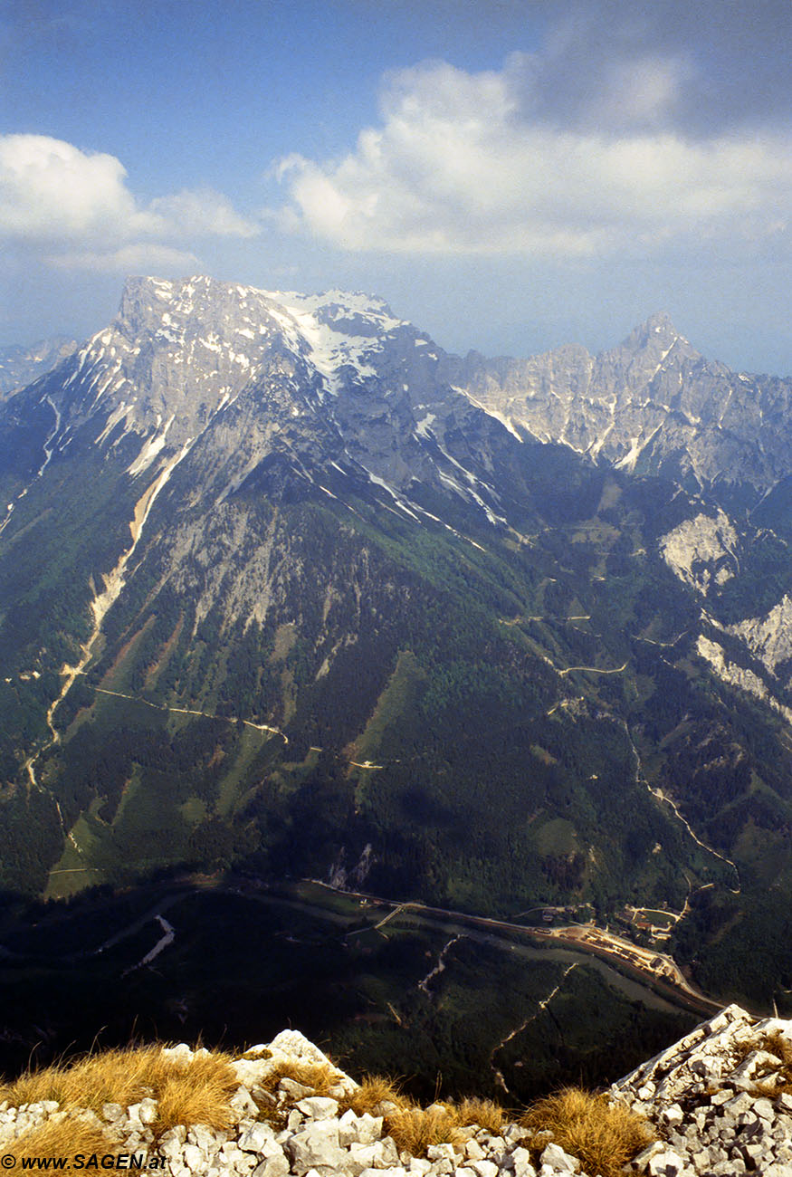 Beim Bergwandern in den Alpen