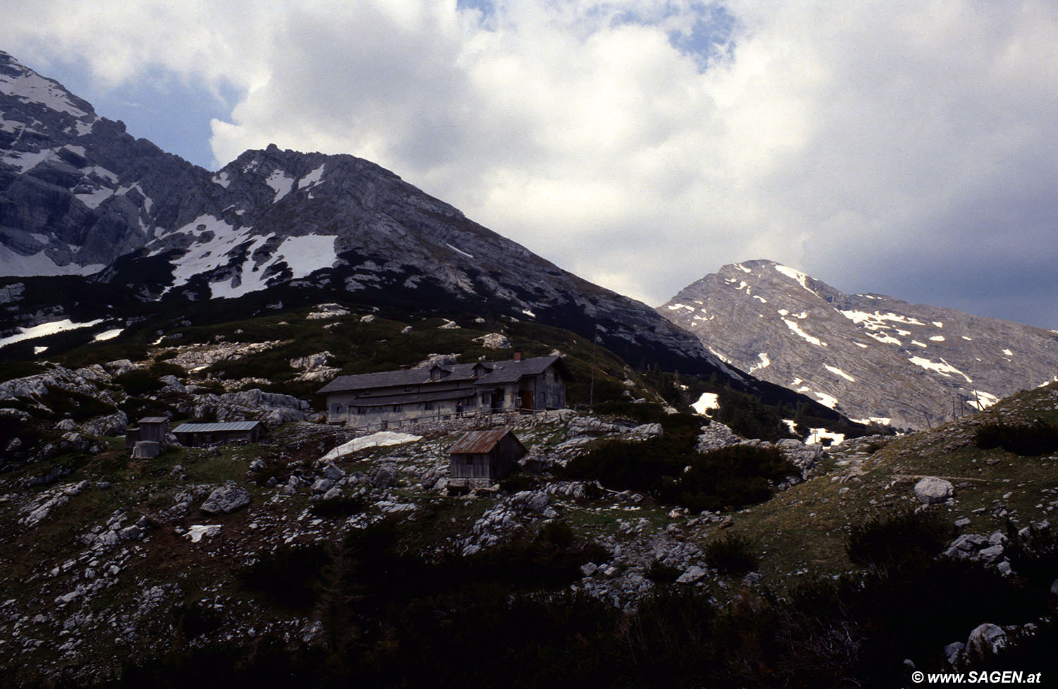 Beim Bergwandern in den Alpen