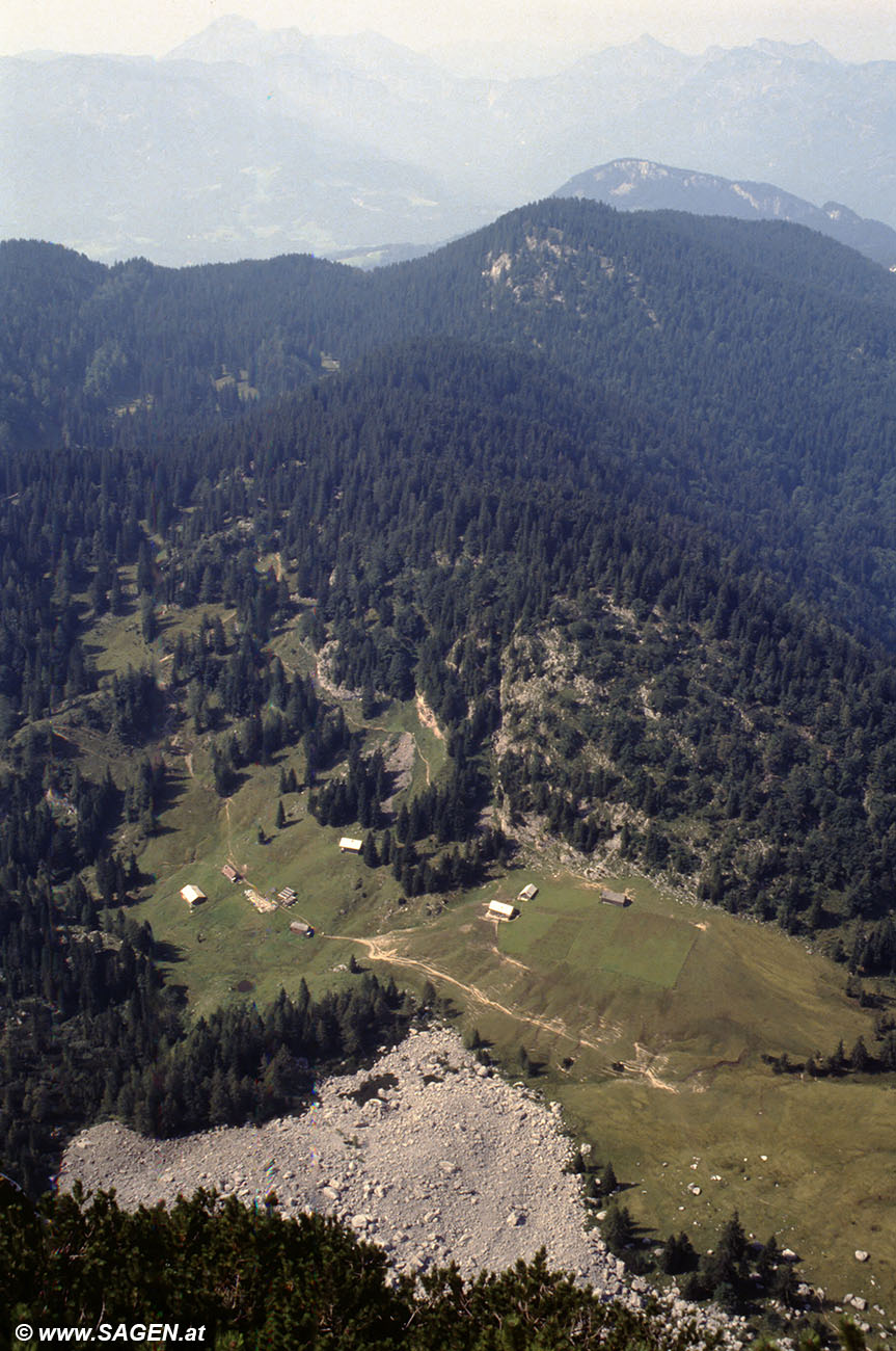 Beim Bergwandern in den Alpen