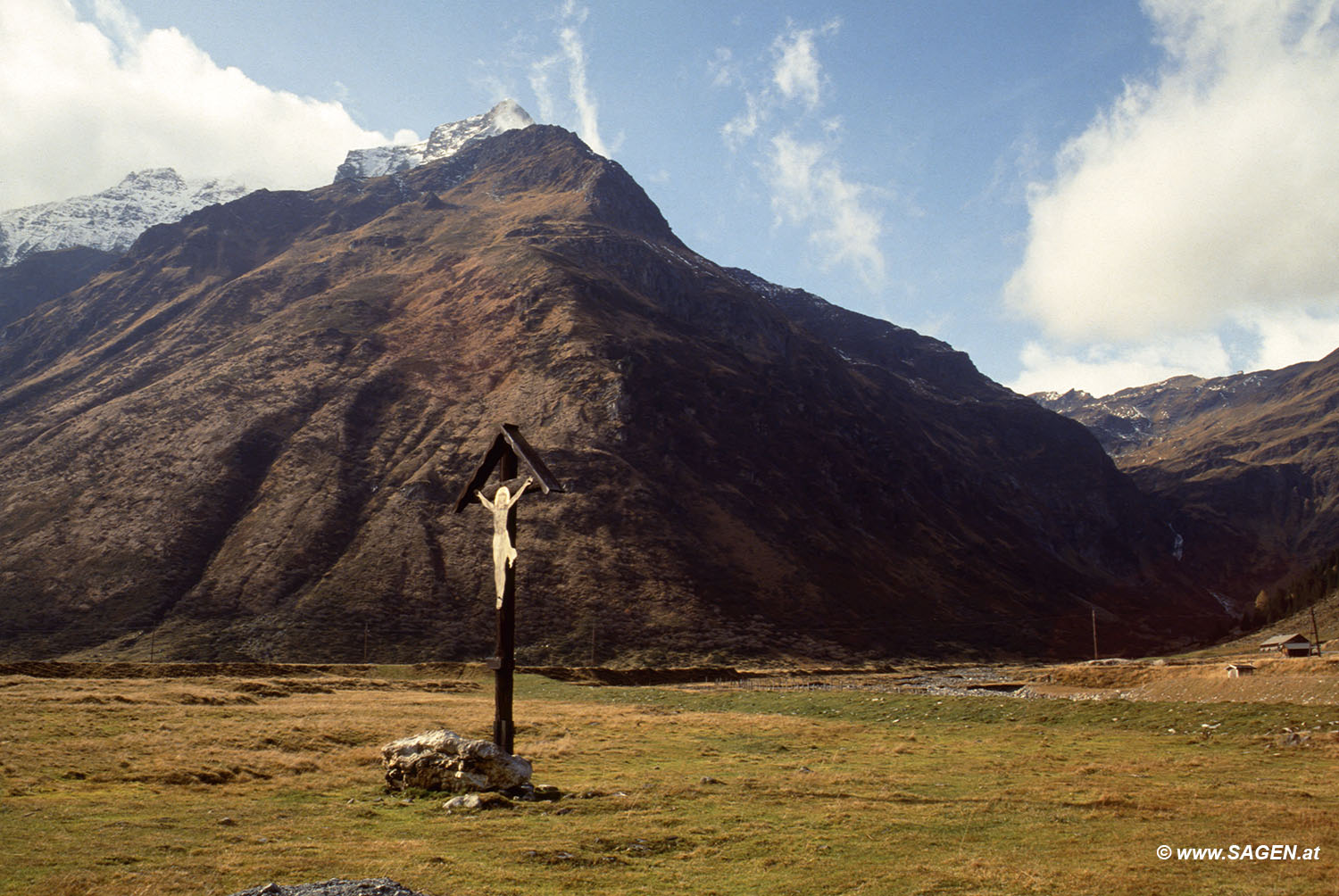 Beim Bergwandern in den Alpen