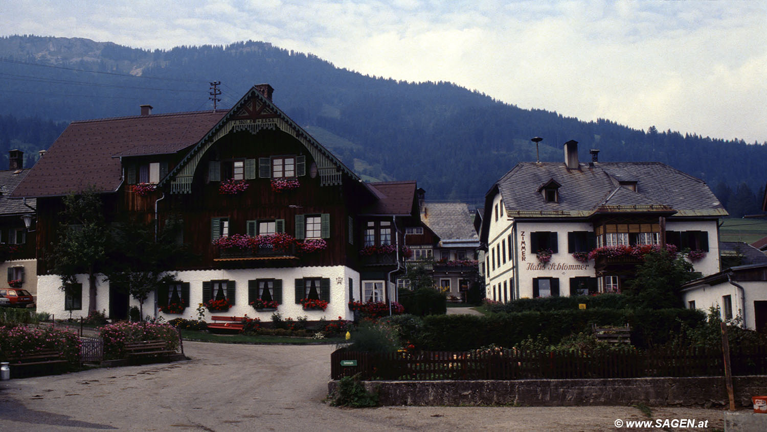 Beim Bergwandern in den Alpen