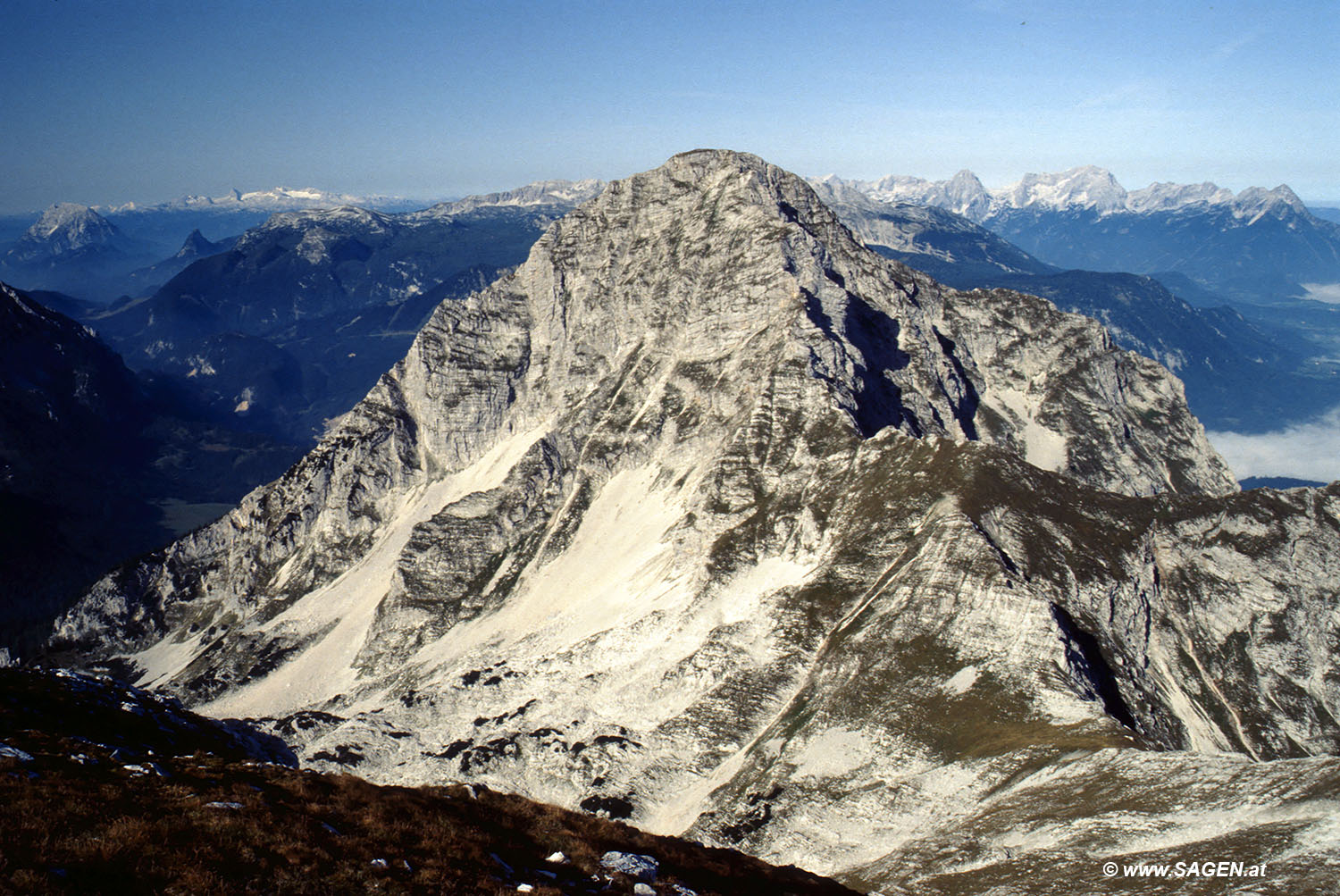 Beim Bergwandern in den Alpen