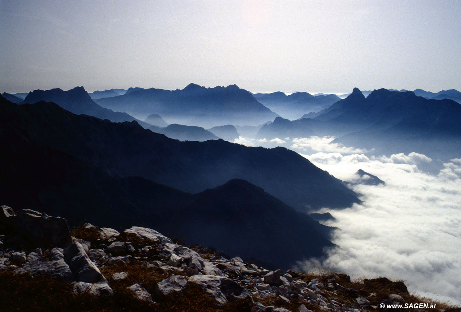 Beim Bergwandern in den Alpen