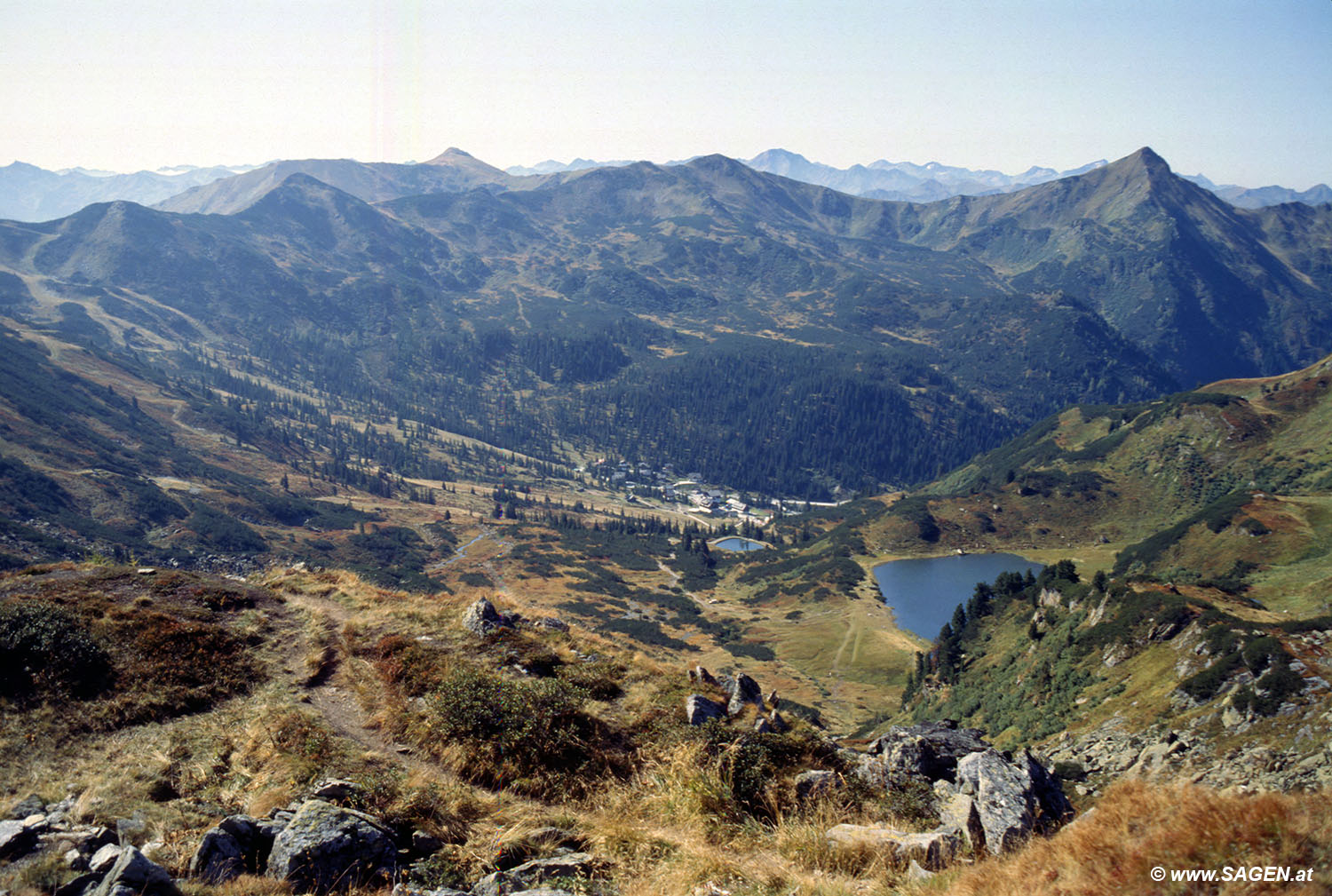 Beim Bergwandern in den Alpen