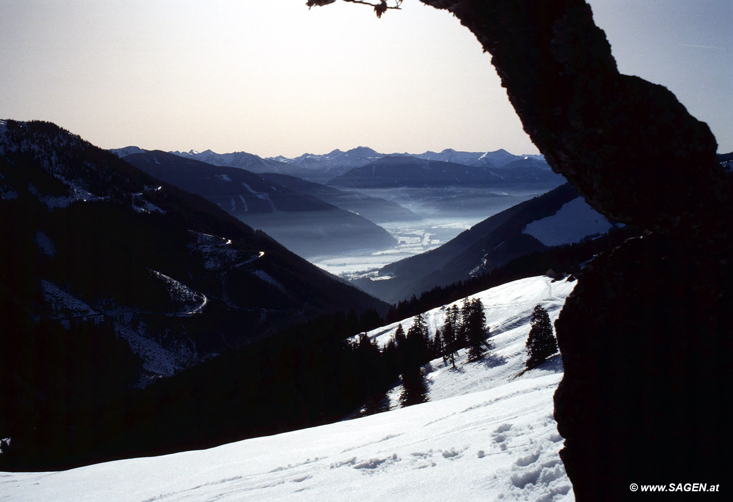 Beim Bergwandern in den Alpen