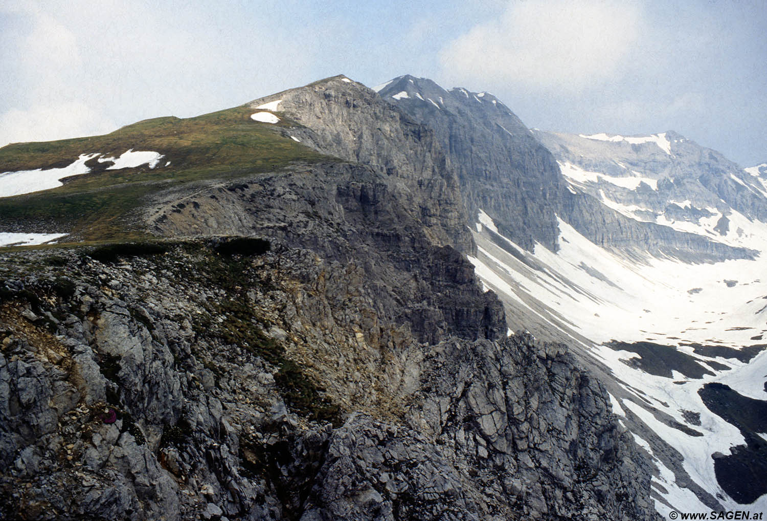 Beim Bergwandern in den Alpen