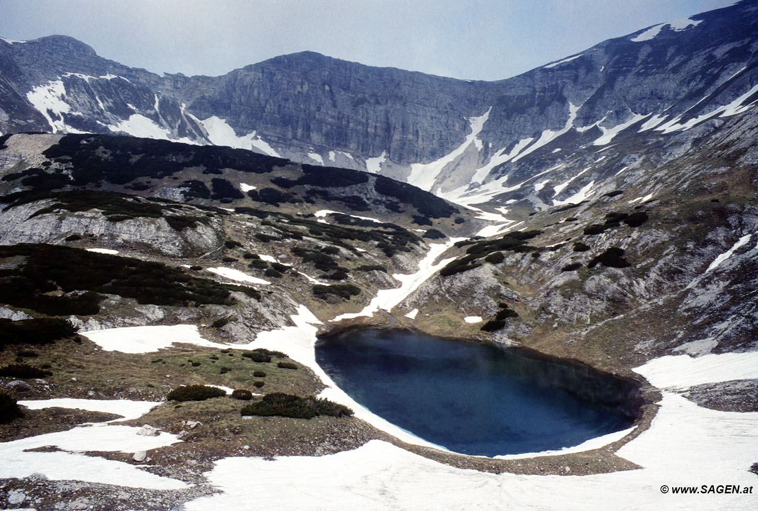 Beim Bergwandern in den Alpen