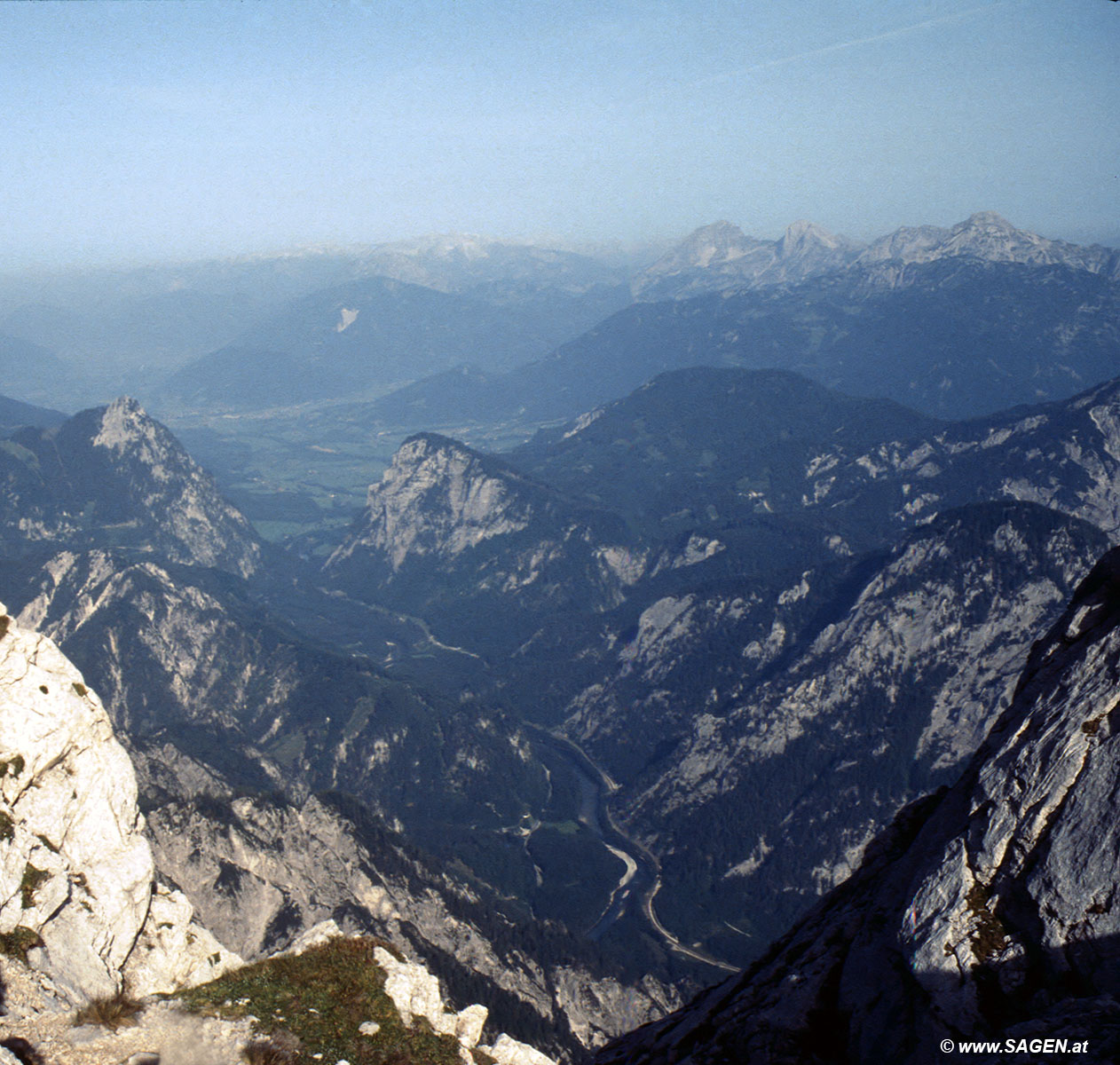 Beim Bergwandern in den Alpen