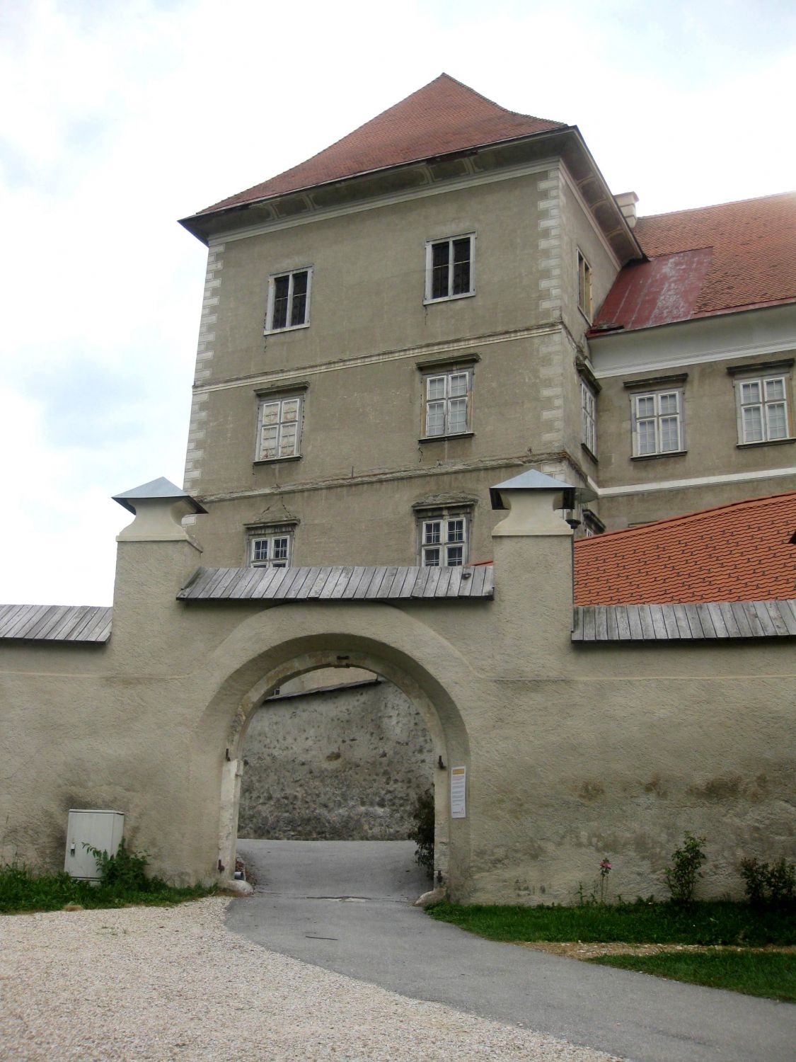 Benediktinerstift St. Lambrecht- Durchgang zum großen Klostergarten