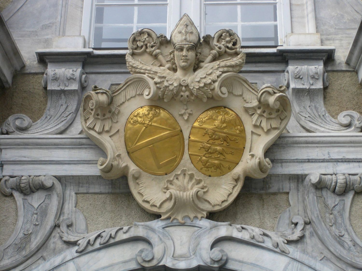 Benediktinerstift St. Lambrecht- Eingang/ Wappen