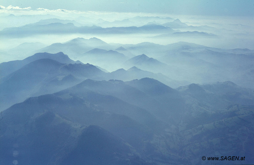 Berge, Fernsicht und Nebel