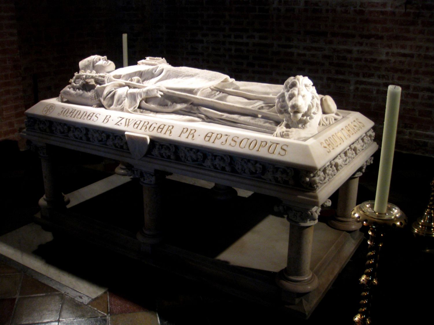 Bischof Zwerger Grabmonument-Herz-Jesu Kirche Graz