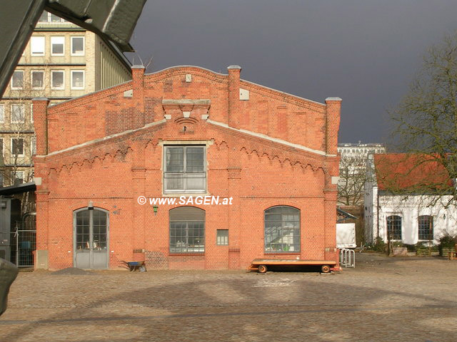 Blick auf altes Fabrikgebäude