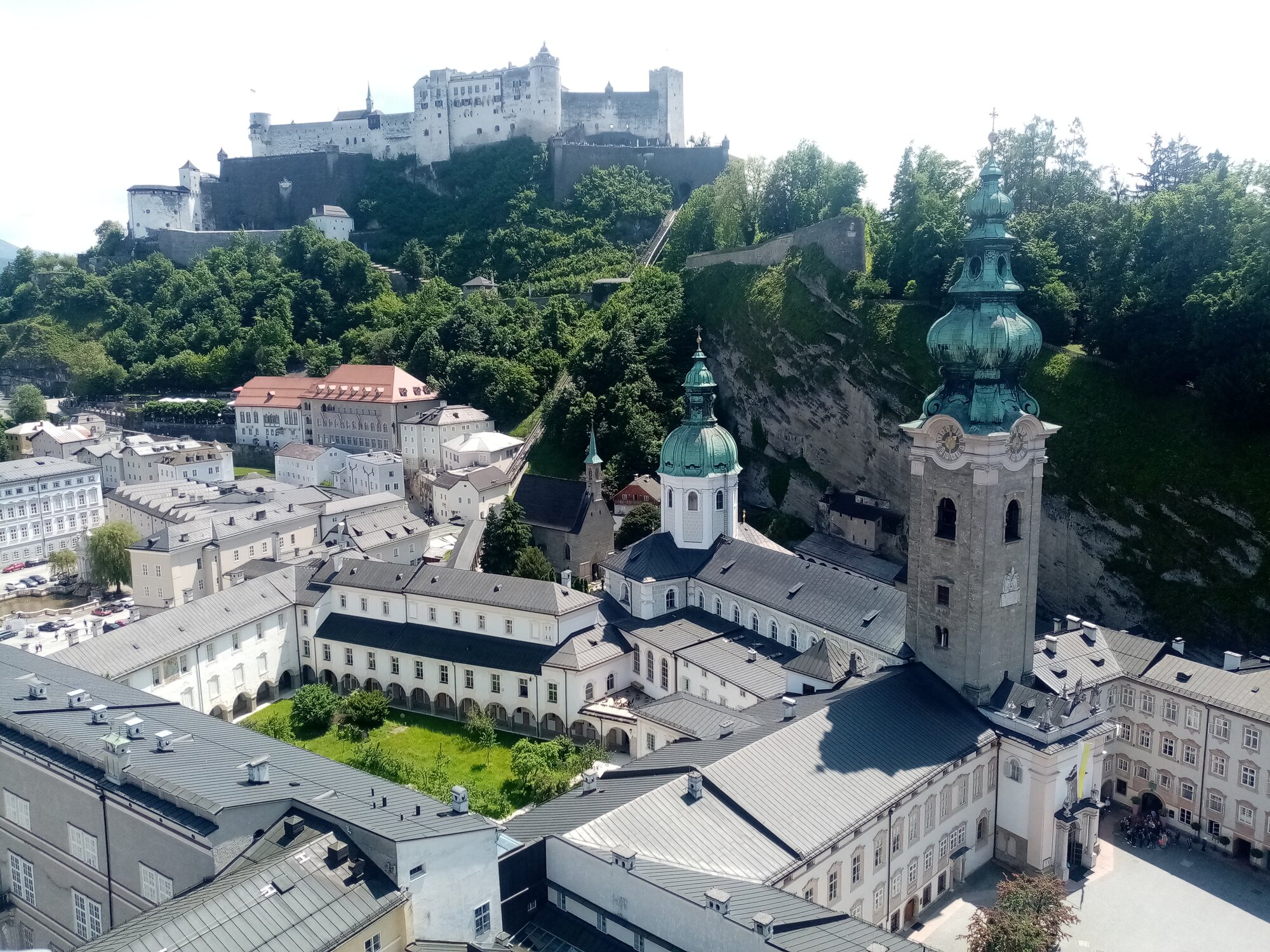 Blick auf den Sankt Peter Bezirk in Salzburg