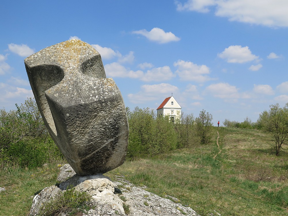 Blick vom Bildhauersymposionsgelände St. Margarethen zur Koglkapelle