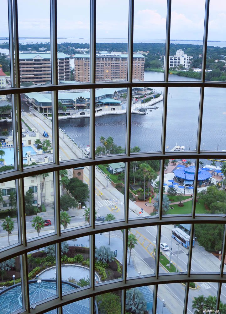 Blick vom Embassy Suites Hotel zur Waterfront