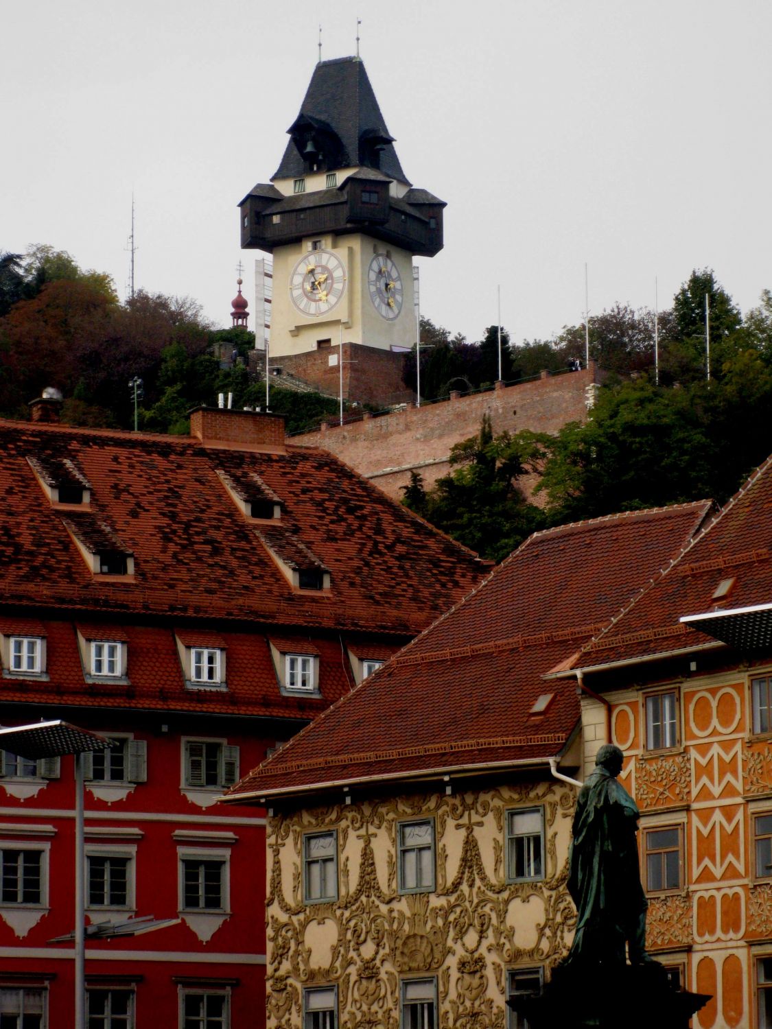 Blick vom Grazer Hauptplatz zum  Uhrturm