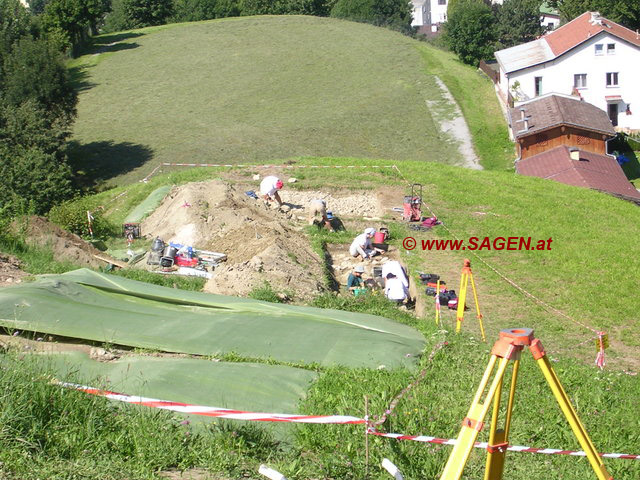 Blick vom Kalvarienberg auf die Archäologische Grabung