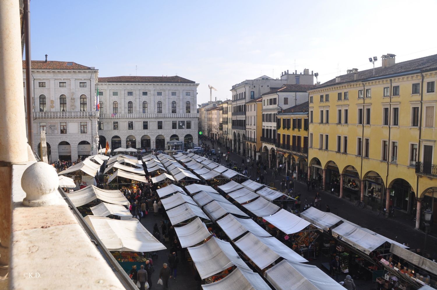 Blick vom Palazzo della Ragione auf den Marktplatz (Padua)