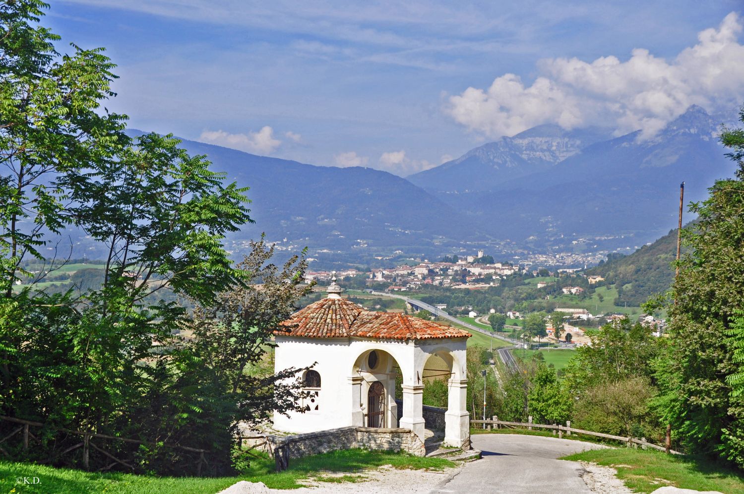 Blick vom Santuario Santi Corona e Vittore ad Anzù auf Feltre