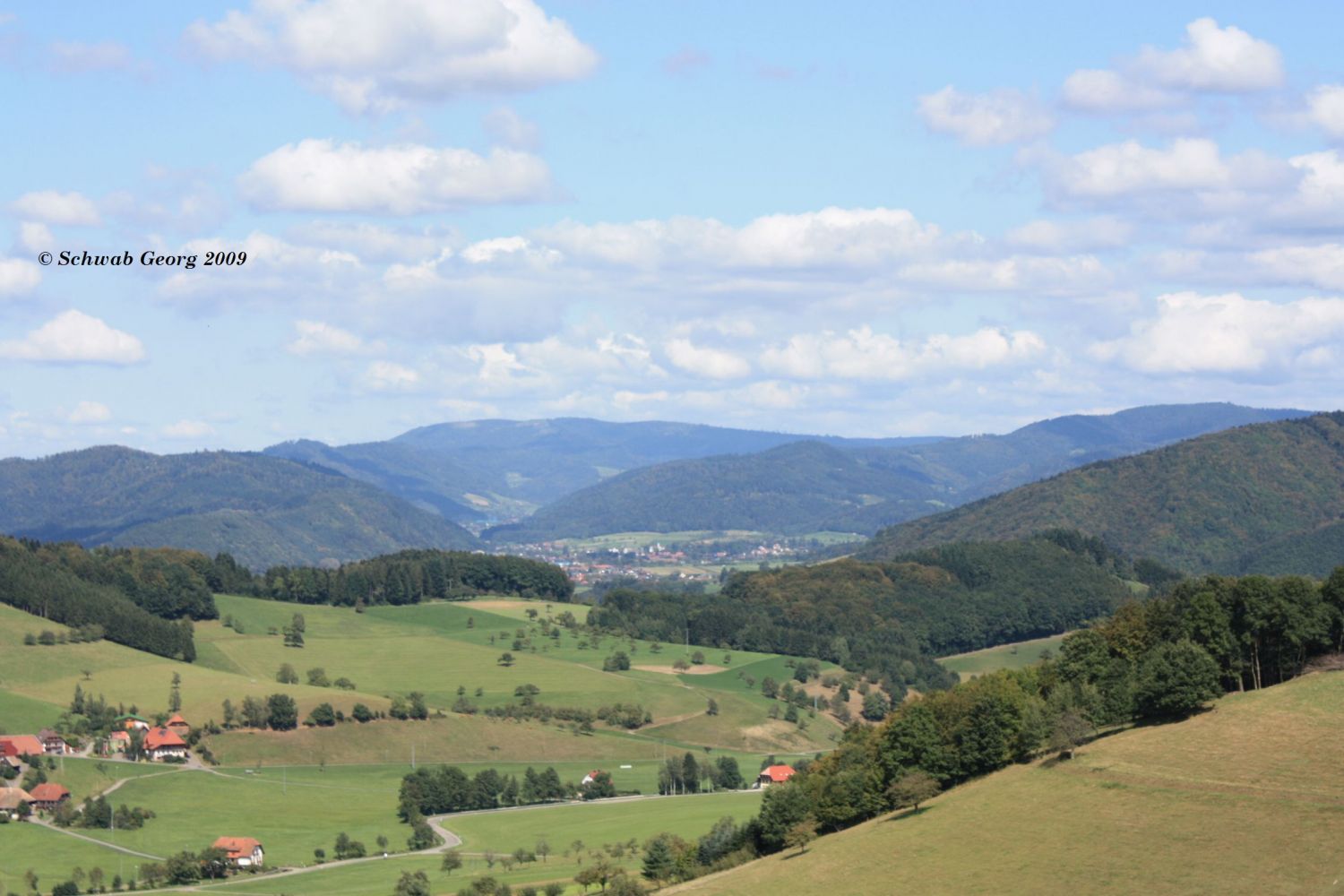 Blick von der Christ Richtung Zell a.H.und Nordrach