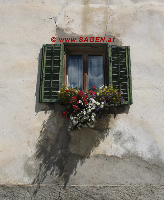 Blumenfenster in Laas, Vinschgau