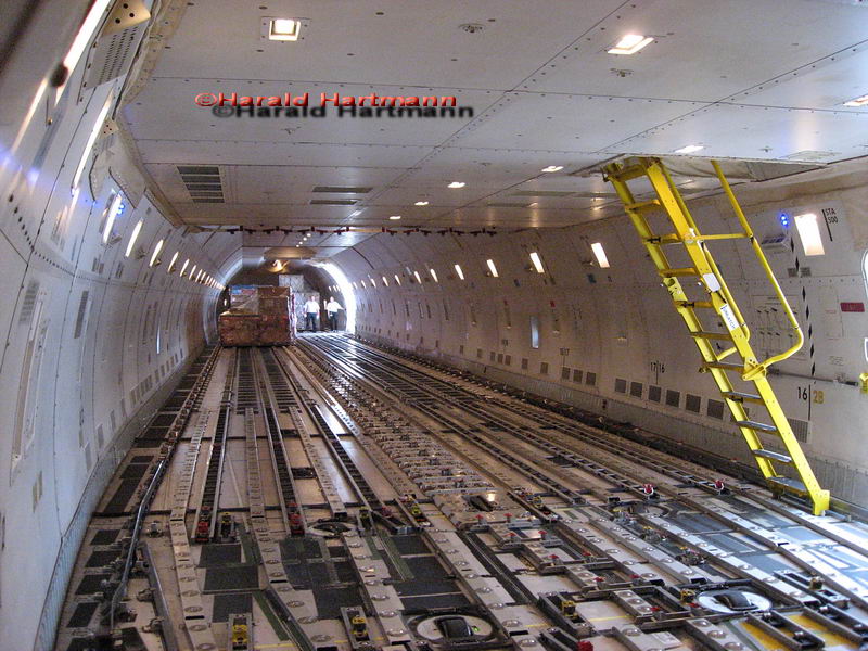 Boeing 747 Cargo 1/3