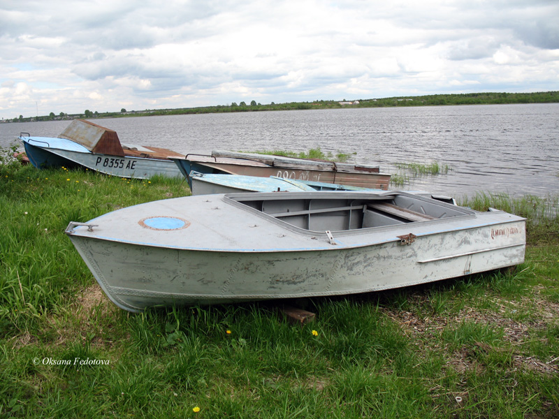 Boote am Flussufer