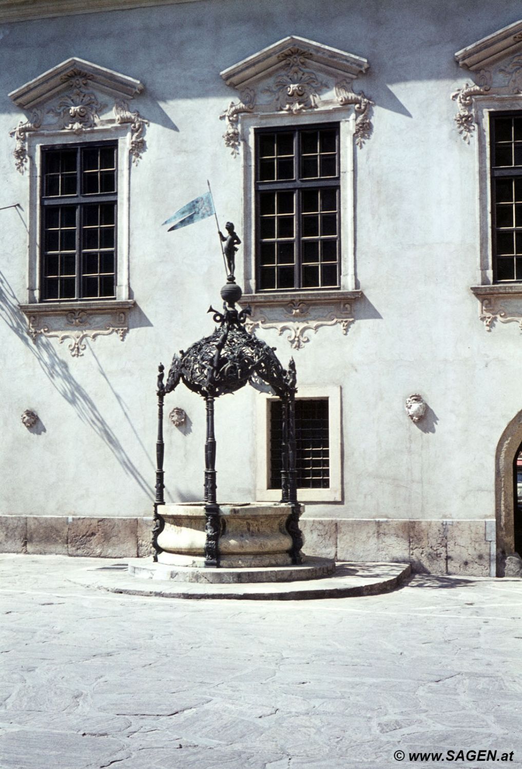 Brunnen im Hof des Grazer Landhauses