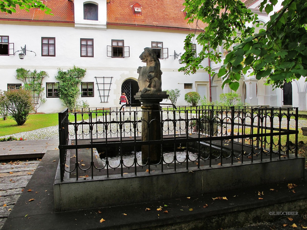 Brunnen im Schlosshof Scheibbs