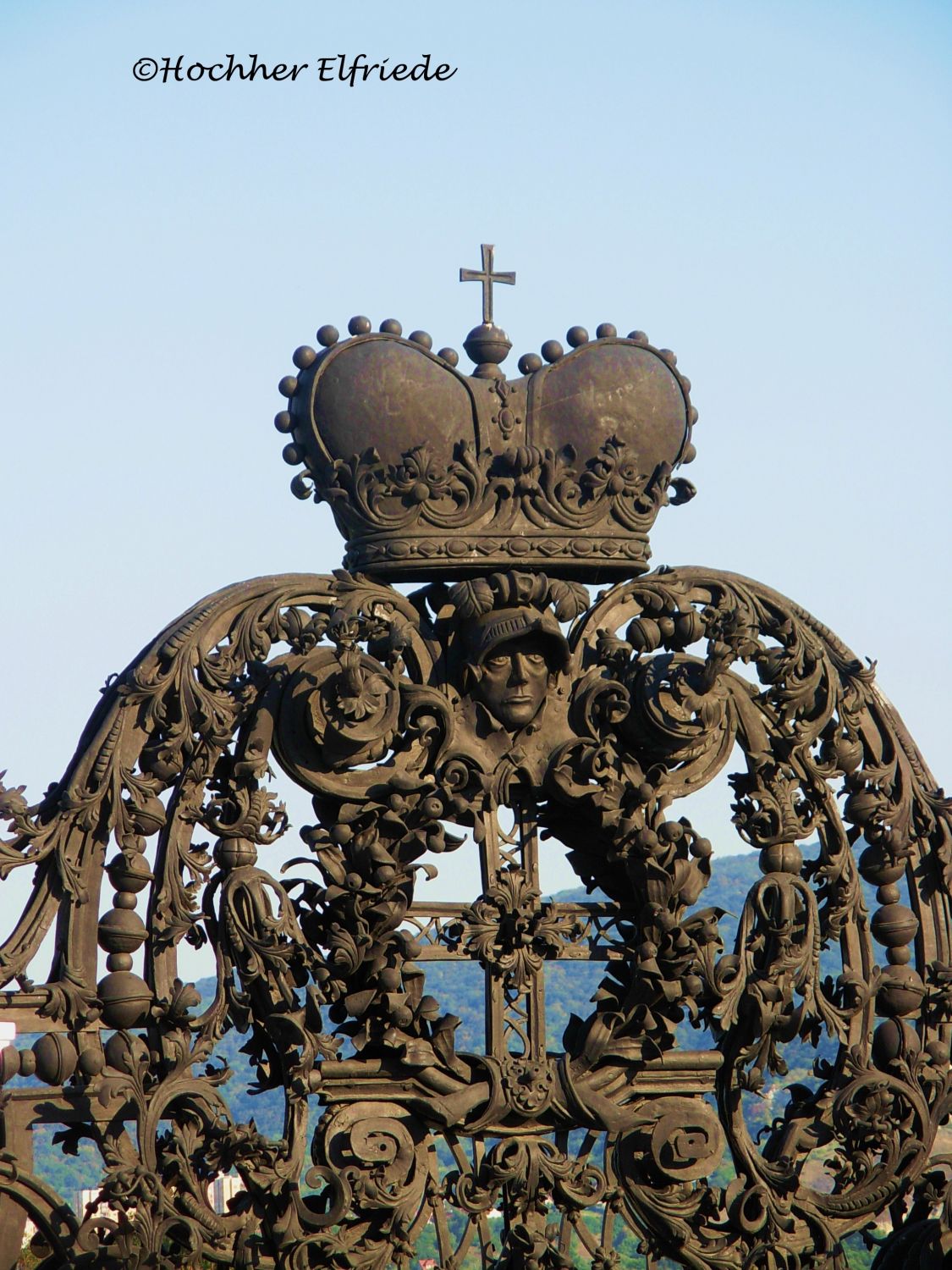 Brunnengrottentor, Detail