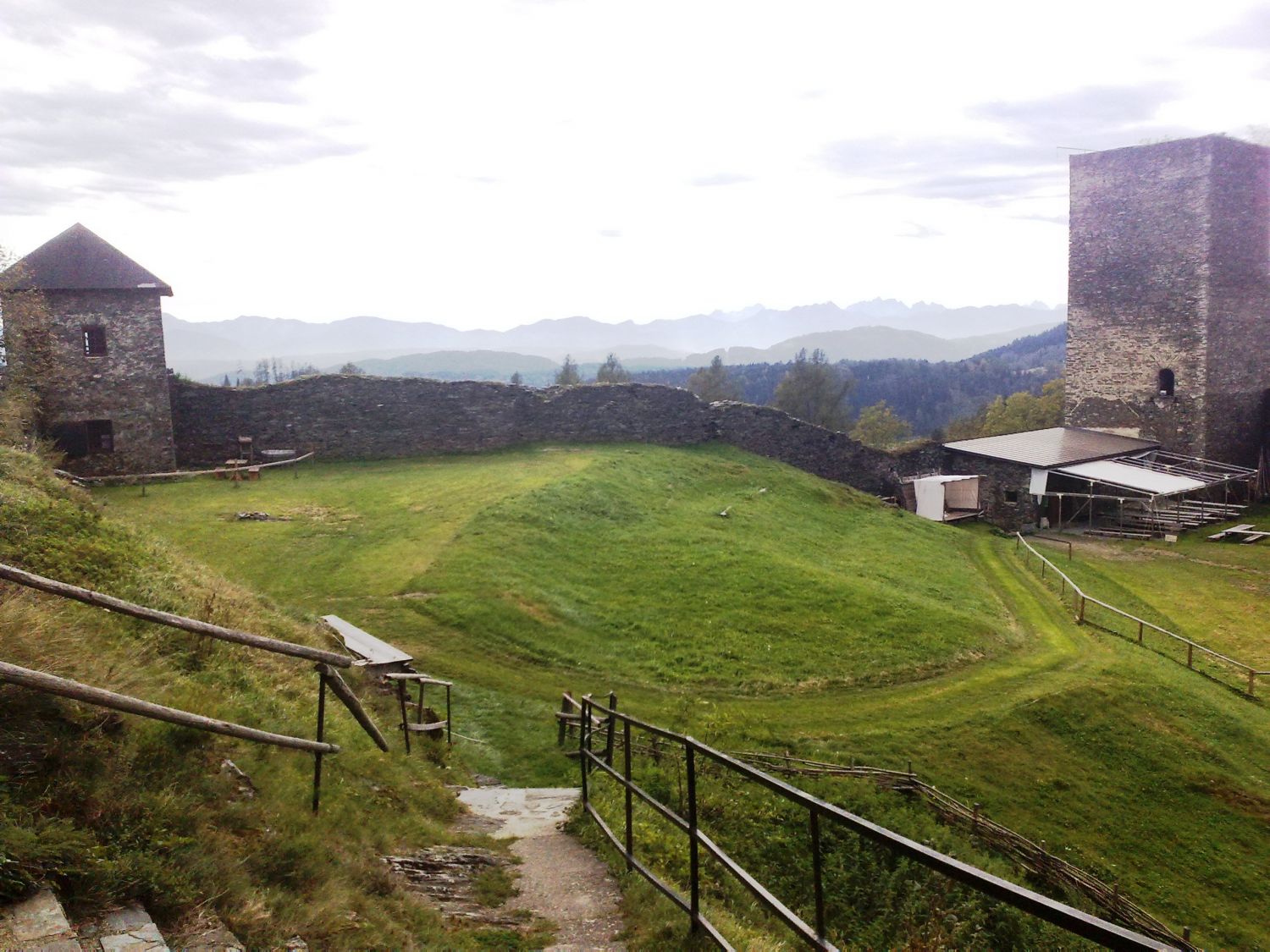 Burgruine Liebenfels (K): Westlicher Bergfried