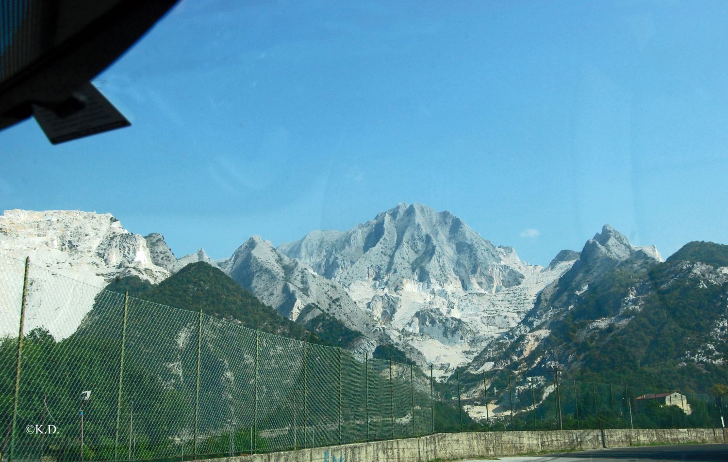 Carrara: Blick auf die Marmor-Berge