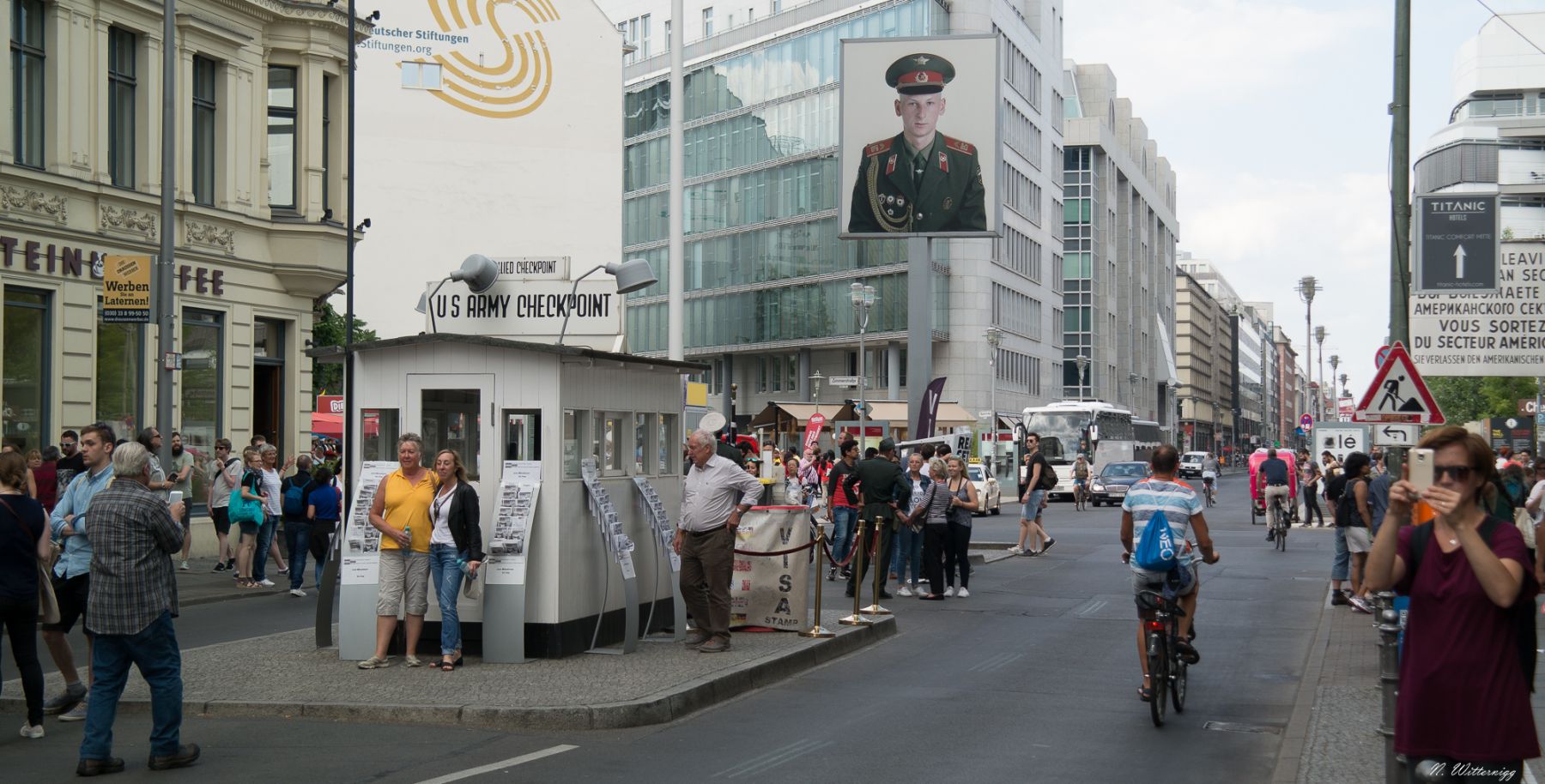 Checkpoint - Charlie (Version für Touristen)