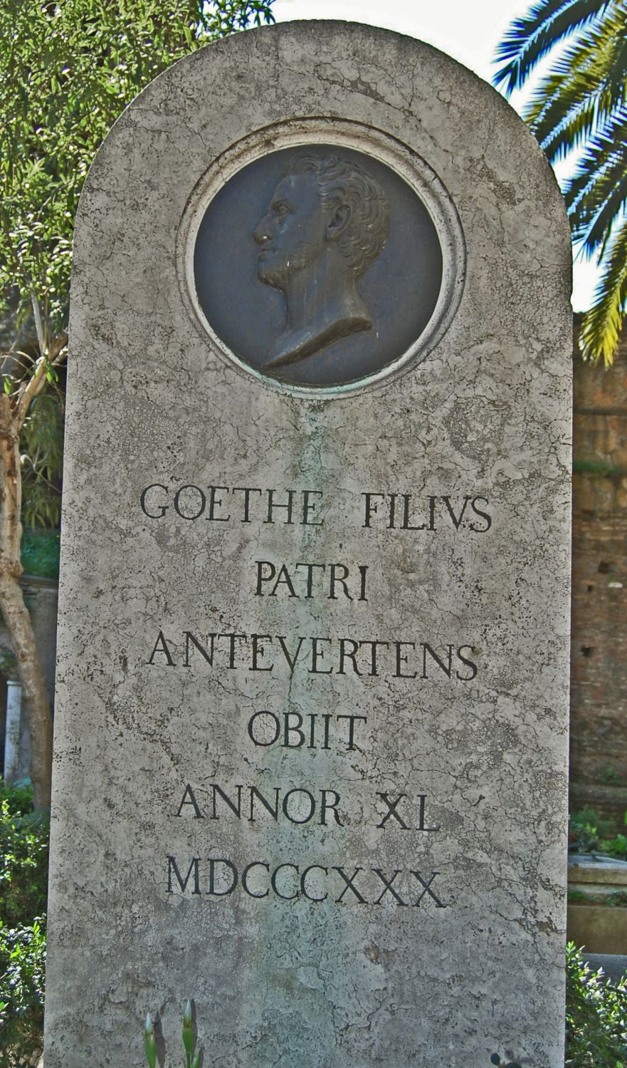 Cimitero acattolico per gli stranieri a Roma - Grab des Sohnes von Göthe