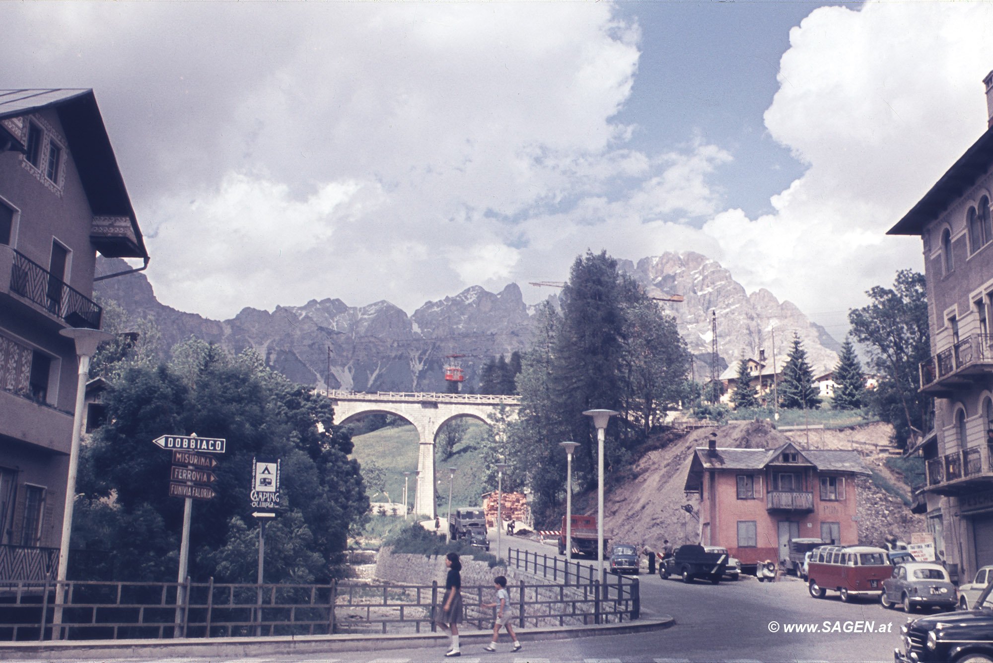 Cortina d’Ampezzo mit Seilbahn und Viadukt