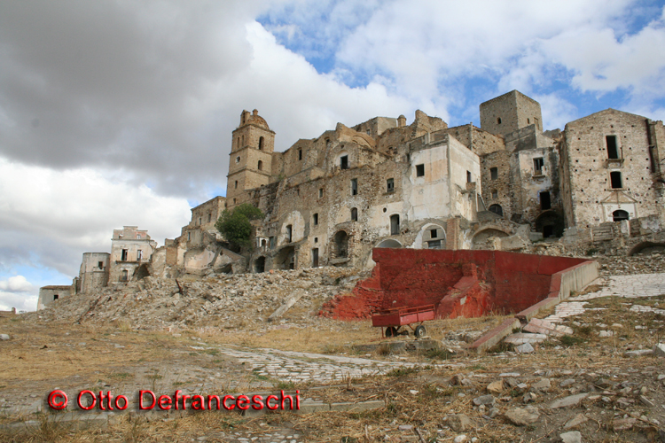 Craco (Geisterstadt in der Provinz Matera/Basilicata/Italien).