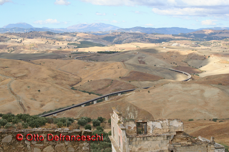 Craco (Geisterstadt in der Provinz Matera/Basilicata/Italien).